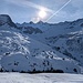 Le soleil arrive - en face le vaste vallon menant à la Rotspitz qu'on gravira le lendemain