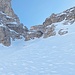 Skidepot: Anstieg zu Fuß durch eine bis etwa 45° steile Rinne 