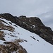 Entweder quert vom Skidepot ins Couloir rein...