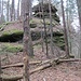 Dies ist der nördliche der drei Hirschbergfelsen. Bis an das Gipfel-Türmchen kann man bequem gehen, aber das Türmchen widersetzte sich heute meinen Besteigungsversuchen, wegen Überhang und viel Schmutz.