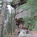 Auf dem Bergrücken folgen mehrere weitere Felsen, die wahrscheinlich keinen eigenen Namen haben, weil sie im Schatten des großen Rappenfelsens stehen.