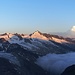 Wir sind bereits weit oben im Aufstieg zum Venediger Westgrat, als die ersten Sonnenstrahlen die Gipfel rötlich färben