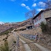 <b>In mezz’ora arrivo al Rifugio San Nicolao (1275 m) del Patriziato di Colla. L’ho sempre trovato chiuso, anche in estate, peccato.</b>