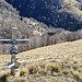 <b>Ai bordi della sterrata vedo una croce eretta in memoria di Christian, il casaro della’Alpe Pietrarossa, perito in quel punto il 30.05.2021 in seguito ad un incidente automobilistico. Mi accoglieva sempre con cordialità all’alpeggio; RIP.
<img src="http://f.hikr.org/files/2928859k.jpg" /></b>