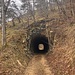 der Tunnel wird links überstiegen