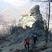 Superamento di uno spuntone roccioso; queste rocce, così conformate, mi hanno ricordato quelle granitiche del Monte Limbara, in Sardegna.