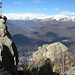 Omo raggiunto a circa 1240 m s.l.m.; sullo sfondo a destra il Massone.