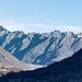 Alle nostre spalle invece, la vista abbraccia le montagne che delimitano la Val Grande dalla Val d’Ossola, partendo dal Pizzo Proman (a sinistra), poi vengono il Pizzo Lesino, i Corni di Nibbio, il Pedum, il Faiè, ecc, uno spettacolo!