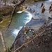 der Wasserfall hinter der Chli Rigi von oben. Auf der rechten Seite hat er sich stärker "nach hinten gefressen" als auf der linken.