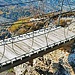 Kurz nach dem Croce überquert man auf einer kleinen Brücke den berühmten Busa del vent ("Windloch") genannten Spalt, an dem es so wirkt, als würde hier der Berg auseinanderbrechen. 