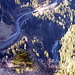 Bahnlinie und neue Strasse, ganz unten die fast trockene Albula 