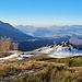 <b>Ho un carico più leggero di 1240 g rispetto a quattro giorni fa, quando portai pure i ramponi e la piccozza. Uscito dal paese il fondo del sentiero è quasi ovunque morbido, per cui il portage non mi affatica eccessivamente. </b>
