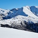 <b>Osservo e fotografo la meta di giovedì scorso, la Cima Moncucco (1725 m), a 1,8 km di distanza, nonché altre vette visibili, fino alle Alpi Orobie.</b>