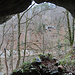 Eine Grotte unterhalb vom westlichen Ende vom Schlossfelsen.
