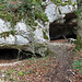 Höhlen am Wanderweg beim Grossfels.