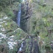 Der unterste Wasserfall der Griesbacher Wasserfälle. Laut hikr-Kollegen [tour158085 Schubi] ist dies der "Kleine" Griesbacher Wasserfall, denn einige Kilometer weiter östlich in einer anderen Schlucht gibt es noch den "Großen" Griesbacher Wasserfall, den ich aber heute nicht besuchte.
