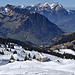Querung oberhalb des Brisenhaus SAC, wo sich prächtig "sünnele" lässt, zurück Richtung Wirzen und Bärenfallen, darüber links das Stanserhorn, rechts der Pilatus