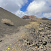 Links die Lapilli-Hänge der Caldera de la Rilla. Wir bewegen uns immernoch auf einem gut erkennbaren Pfad.