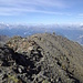 Blick vom höchsten Punkt zum Gipfelkreuz.