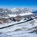 Was uns beim Aufstieg nicht so aufgefallen ist, ist nun beim Abstieg deutlich zu spühren. Die Neigung der Hänge und dadurch das schräge Gehen, aber auch das zwischen durch Abrutschen im Schnee, war sehr erschwehrend und Kräftezehrend
