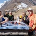 Si mangia in un posto davvero unico ed in ottima compagnia!