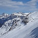 Blick vom Schwarzgrätli zum markanten P. 2335 des Ueschenegrats
