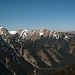 Links der Frieder mit Nordostgrat, mittig Kuchelbergkamm, hinten rechts die Klammspitzen