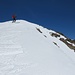 vom Gipfel weg auf Skiern