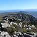 Blick zu den höchsten Gipfeln Tasmaniens mit Walbrand