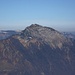 <a href="http://www.hikr.org/tour/post4675.html"><strong>Rigi-Hochflue</strong></a><strong>&nbsp;</strong>(1698 m): Die Alp links vom Gipfel ist die Alp <strong>Zilistock</strong> (1387 m). Von dort startet man f&uuml;r den Gipfelanstieg durch die mit Drahtseilen und Eisenstiften abgesicherte S&uuml;dflanke. Die Route zieht sich durch den linken, bewaldeten Teil bis auf den Gipfel. Im rechten felsigen Teil gibt es Kletterrouten. Die Alp rechts vom Gipfel ist <strong>Egg</strong> (1288 m). Von dort startet man f&uuml;r die anspruchsvollste Wanderroute auf die Rigi-Hochflue (T4).