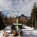 auf dem Schwarzenberg mit süßem Kreuz und Brünnsteinblick
