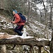 nach deren knappen T5-Überwindung hat Manfred während der Wartezeit einen kleinen Schneemann gebaut - an welchem nun [u Sabine27] vorbeizieht