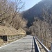 tratto di strada asfaltata verso Lemna