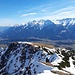 Im Abstieg mit Blick in die Stubaier Alpen. 