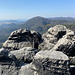 Vilemínina stěna - Blick von der Wilhelminenwand über Felsen zum Koliště (453 m).