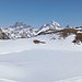Im Rückblick sind Piz Kesch, Piz Üertsch und Piz Blaisun zu sehen.