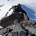 Blick vom Gipfel vom klein Hockenhorn zum Hüttenweg der Lötschenpasshütte.