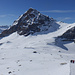 Blick zu unseren nächsten Zielen: Lötschenpass & Gitzifurggu mit seinem kleinen Gipfelchen (Rechts im Bild).