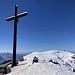 das Gipfelkreuz - mit zwei Andenken an den unvergesslichen Xaver Schuler (Tisch- und Gedenksteininschrift) ...
