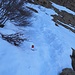 Beim Abstieg zur Hinteren Abendpoitalm durch den teils tiefen Schnee lugte ein rot-weiß-roter Pflock hervor