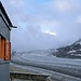 Von der Hüttenterrasse erscheint der Glacier de Corbassière schon etwas bedrohlich
