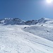 Weiter oben geht es zum rechts auf dem Bild sichtbaren Bergkamm hinauf.
