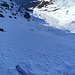 Vorsichtig fahre ich in die Nordflanke ein (Weitwinkelaufnahme). Weiter unten hatte nach Schilderung eines Einheimischen ein Bekannter von ihm eine Lawine ausgelöst.