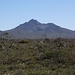 Toolbrunup Peak (1052 m) und Mt. Hassell (847 m) aus etwas größerer Distanz.