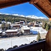 <b>È una bella giornata domenicale che invita ad una gita sulla neve con gli sci e le pelli di foca. Scaricati i bagagli e preso possesso della camera d’albergo, mi preparo immediatamente per non perdere la ghiotta occasione, visto che le previsioni meteo preannunciano nevicate per tutta la settimana.</b>