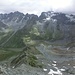 Von der Hütte folgt man einfach den Schrofen und dem Gratkamm in Richtung Gipfel