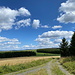 Unterwegs zwischen Kamenná und Mackov - Blick über das Gebiet, in dem sich früher offenbar das Dorf Mackov (Motzdorf bzw. Matzdorf) befunden hat.