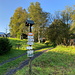 Unterwegs in Nové Město - Kurz geht es durch den Ort. Gemäß Ausschilderung biege ich auf den Fernwanderweg "E3" ab, dem nun eine Weile gefolgt wird.