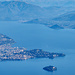 Lago Maggiore. Die Berninagruppe ist eher zu erahnen als wirklich sichtbar.