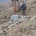 Pinuccia al crocefisso prima di arrivare alla capanna Mara